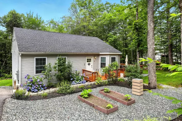 44 Larry DR, Alton, NH 03810