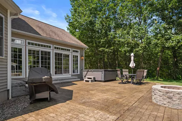 Deerfield, NH 03037,113 South RD