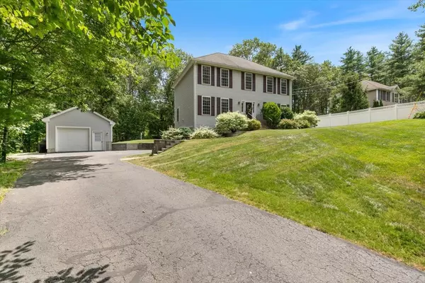 4 James ST, Derry, NH 03038