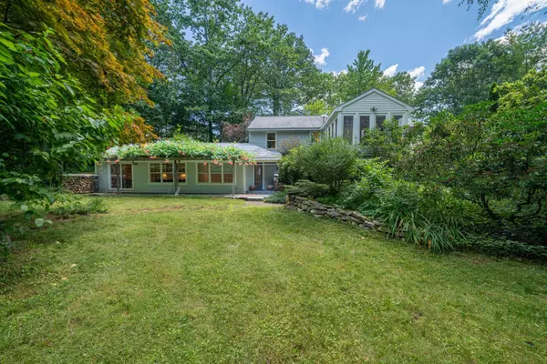 217 Hall AVE, Henniker, NH 03242