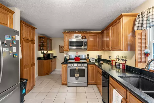 Hooksett, NH 03106,19 Harmony LN