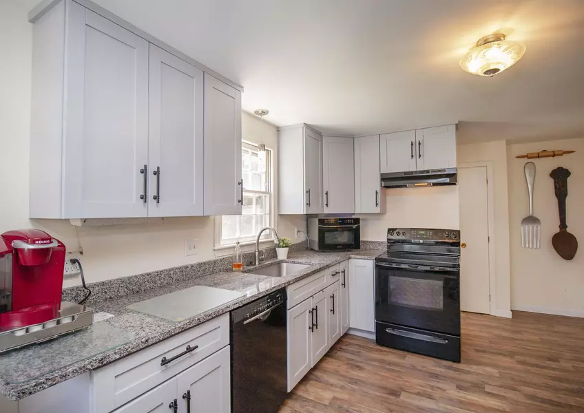 49 Boulder DR, Londonderry, NH 03053