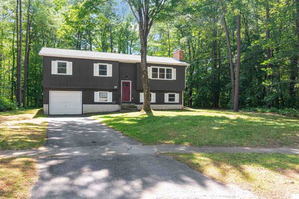 15 Kimberly DR, Essex, VT 05452