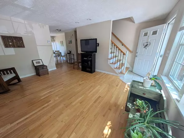 Manchester, NH 03104,77 Derryfield CT #77