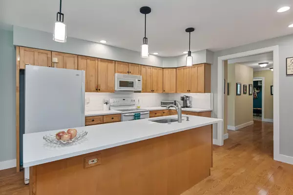 Essex Junction, VT 05451,18 Lang DR