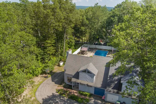 Hooksett, NH 03106,2 Rockforest DR #A