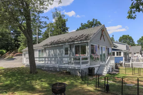 121 Chases Grove RD, Derry, NH 03038