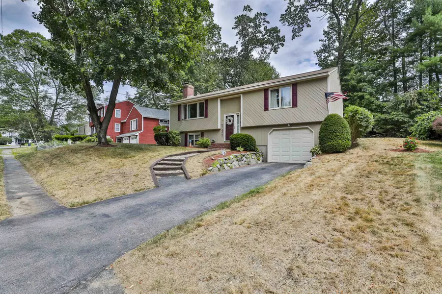 15 Hyacinth DR, Nashua, NH 03062
