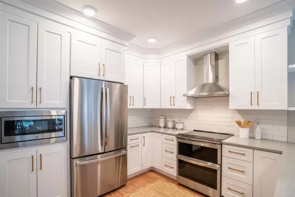 Portsmouth, NH 03801,99 Foundry PL #109