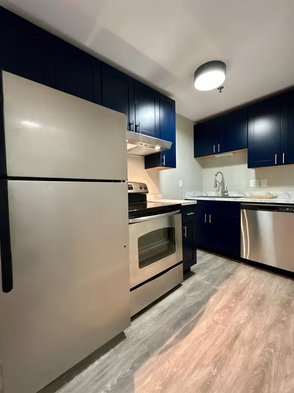 Portsmouth, NH 03801,90 Fleet ST #3-2