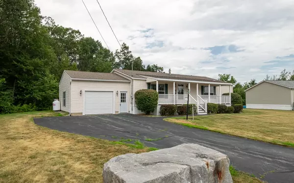 15 Stonegate LN, Hampstead, NH 03841