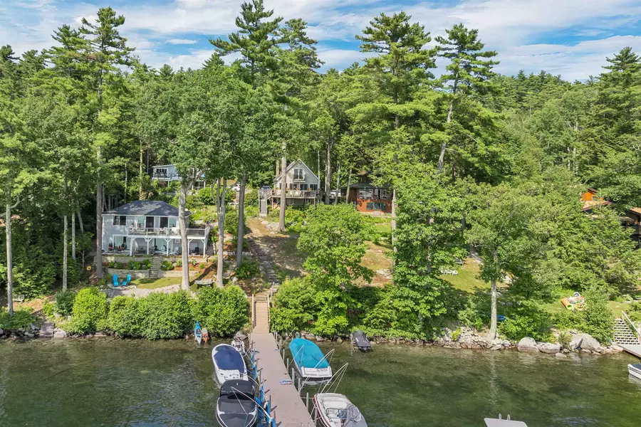 92 Canopache RD, Wolfeboro, NH 03894