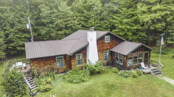 1966 Thompsonburg RD, Londonderry, VT 05155