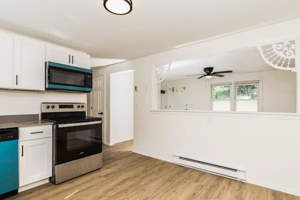 Rollinsford, NH 03869,108 Oak ST #3