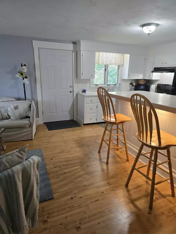 Laconia, NH 03246,127 Pleasant ST #5