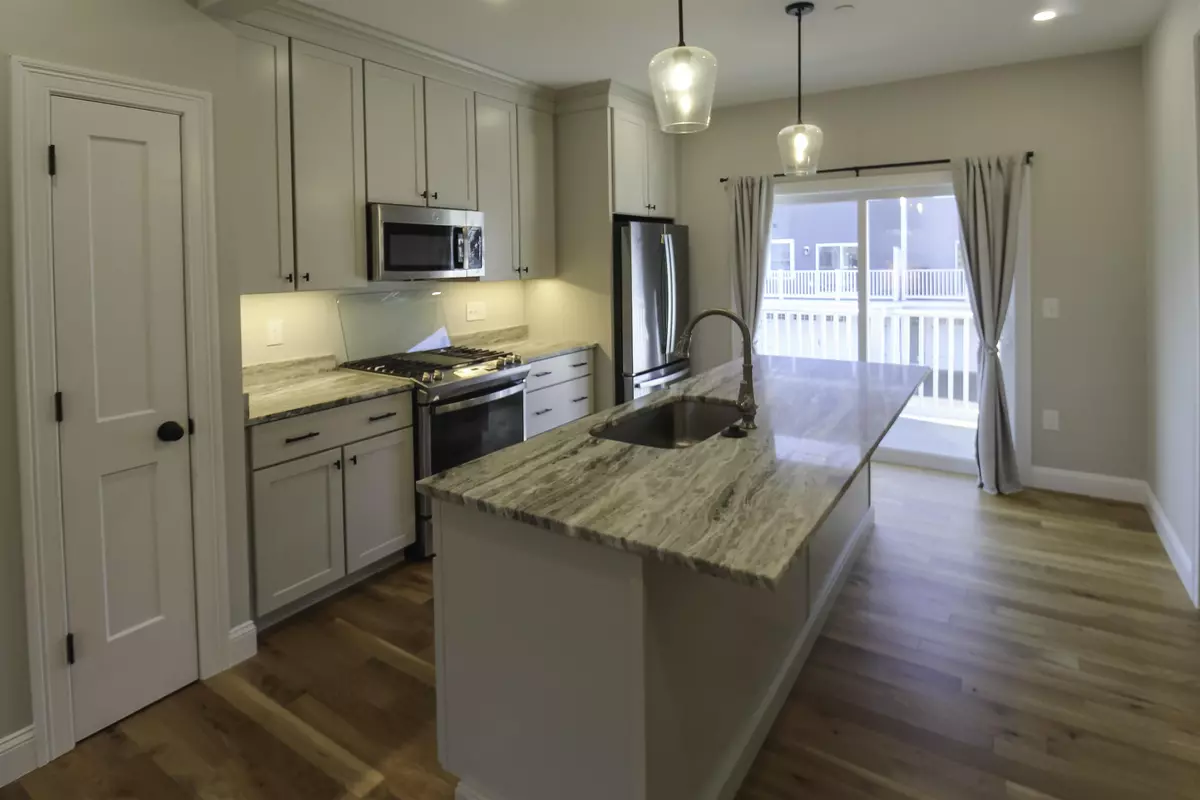 Portsmouth, NH 03801,5 Juniper LN