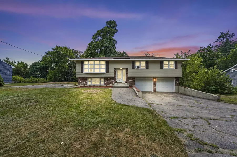 7 Hoodkroft DR, Derry, NH 03038