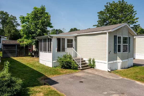 23 Columbia DR, Newmarket, NH 03857