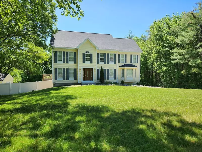 1 Hamilton LN, Salem, NH 03079