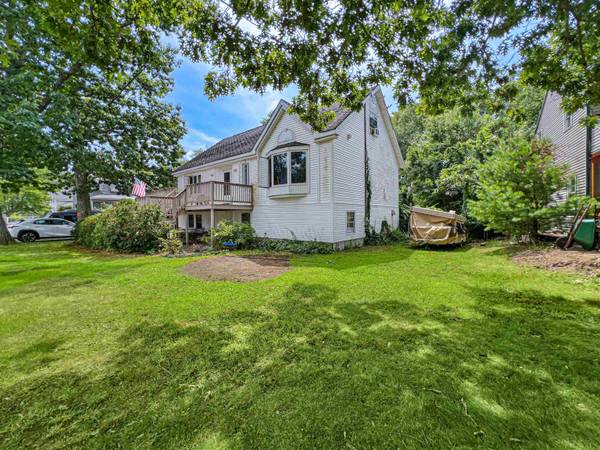 22 Farm LN, Seabrook, NH 03874