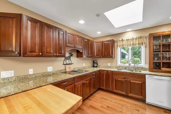 Laconia, NH 03246,139 Long Bay DR