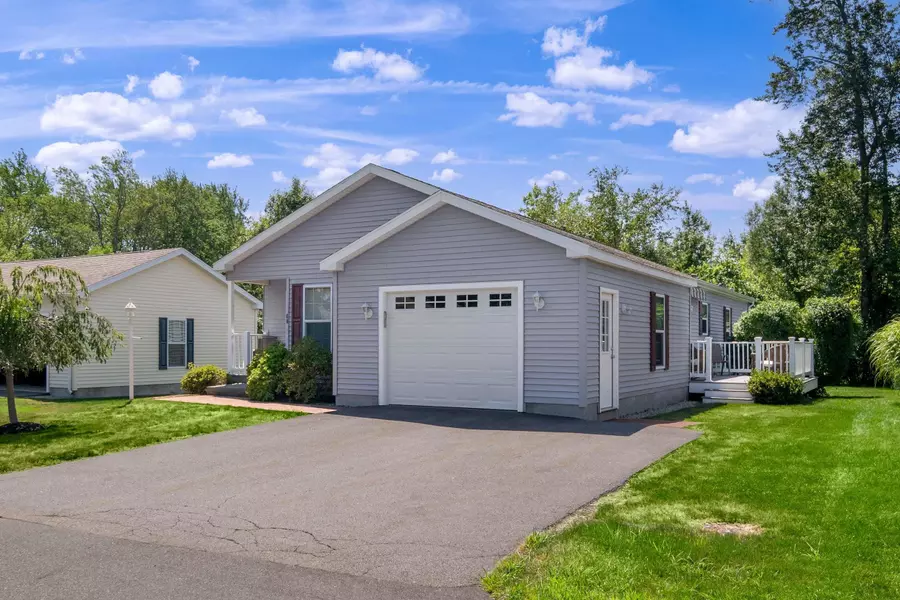 60 Caslyn DR, Eliot, ME 03903