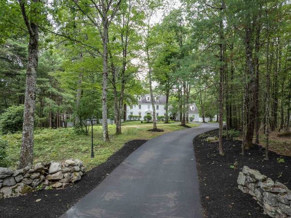 68 Perry RD, Bedford, NH 03110