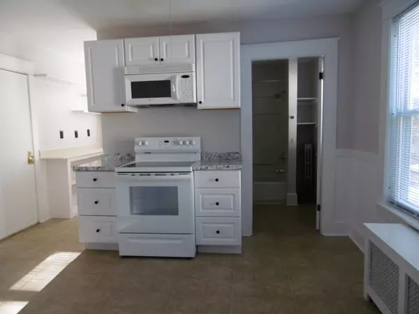Manchester, NH 03104,461 LOWELL ST