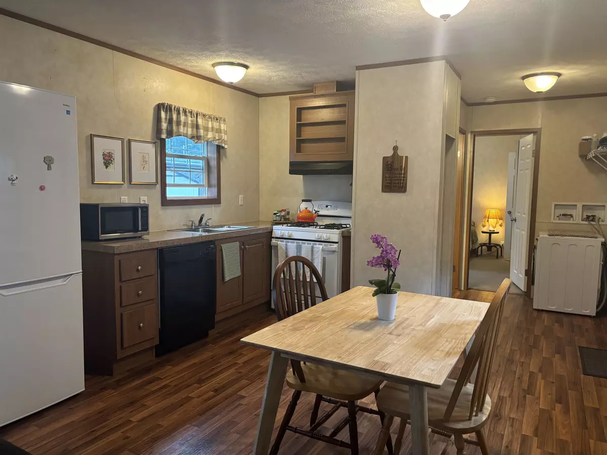 Derry, NH 03038,139 Rockingham RD #11