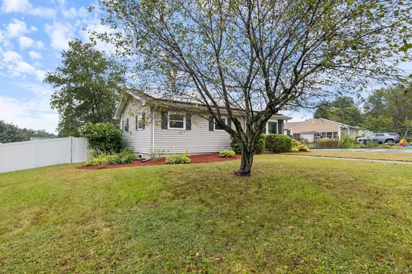 Hooksett, NH 03106,2 Heather DR