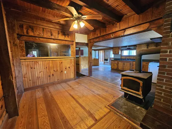 52 Town Hill RD, Poultney, VT 05764