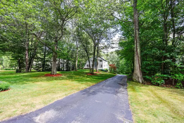 7 Hunter DR, Derry, NH 03038