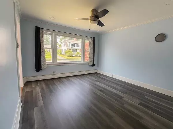 Dover, NH 03820,73 Portland AVE