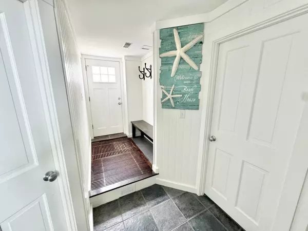 Hampton, NH 03842,28 Concord AVE #3