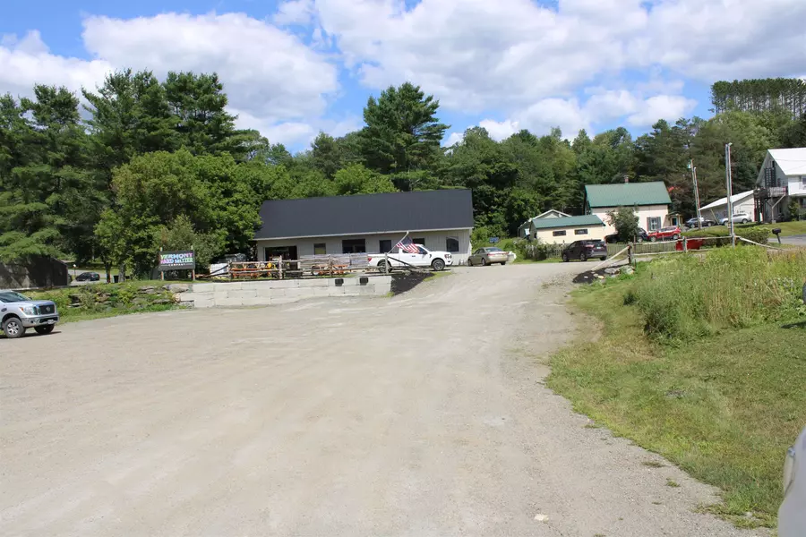 37 Pleasant ST, Lyndon, VT 05851