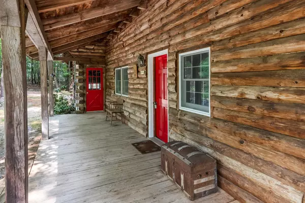 Hillsborough, NH 03244,573 Concord End RD