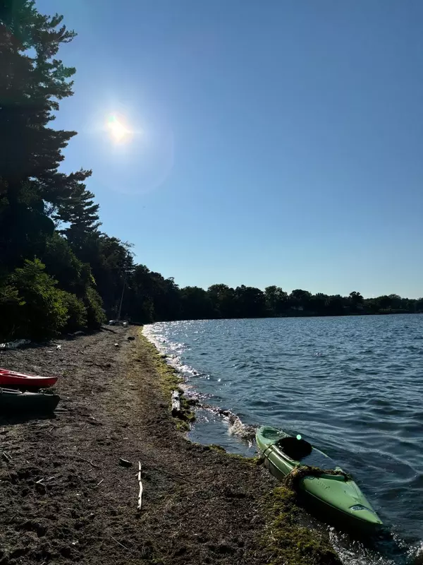 Colchester, VT 05446,69 Hawthorne LN