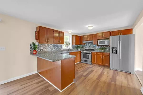 Manchester, NH 03109,113 Stonington DR