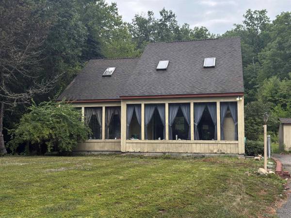 8 Grout Farm RD, Raymond, NH 03077