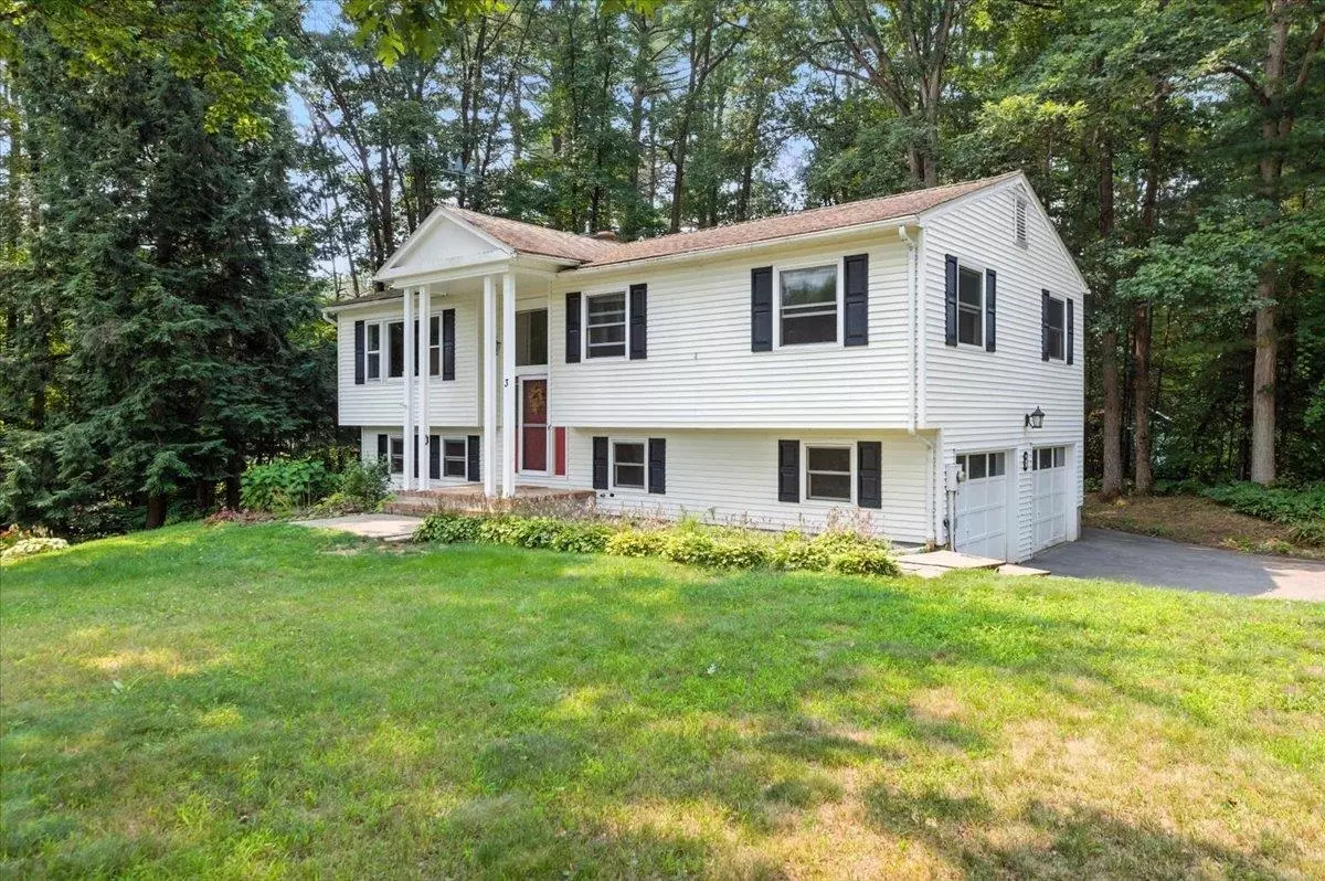 Essex, VT 05452,3 Greenbriar DR