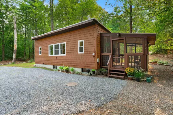22 Showell Pond RD, Sandown, NH 03873