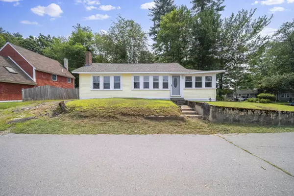 Derry, NH 03038,15 Coles Grove RD