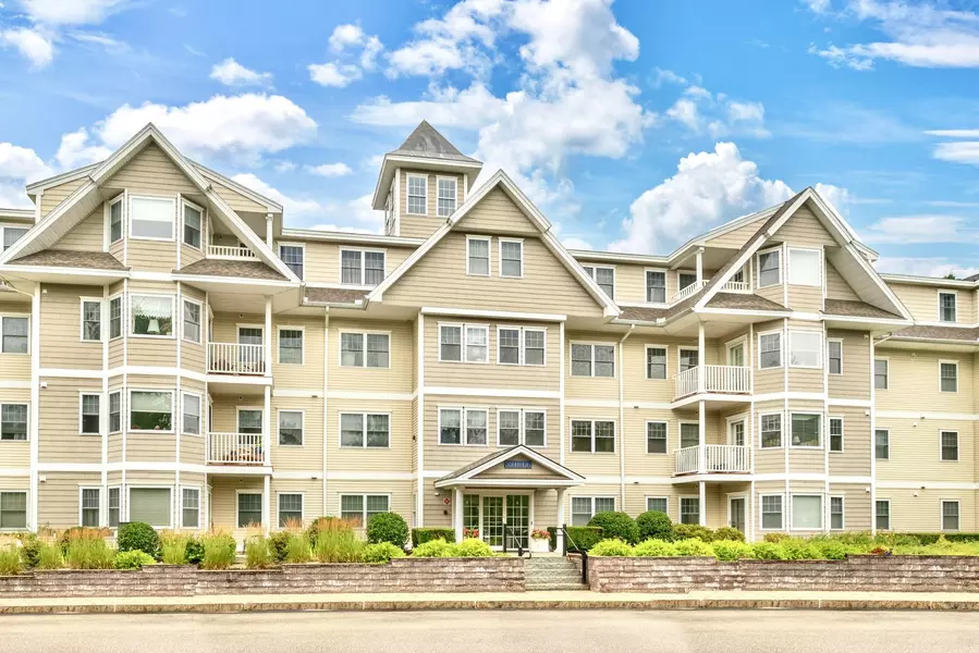 3 Sterling Hill LN #324, Exeter, NH 03833
