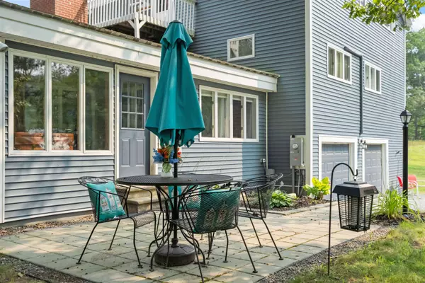 New Boston, NH 03070,119 Laurel LN