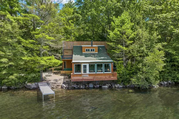 4 Pike Island RD, Meredith, NH 03253