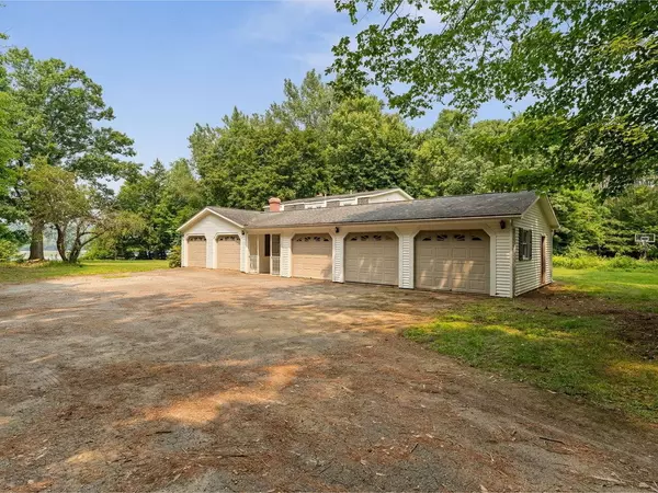 Milton, VT 05468,183 Cooper RD