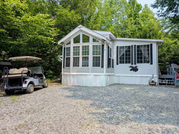 7 Hollows RD, Holderness, NH 03245