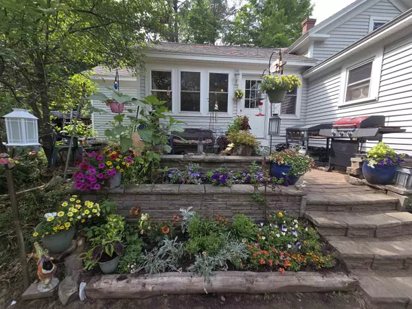 15 Canterbury RD, Chichester, NH 03258