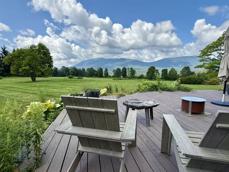 564 Overlook RD, Manchester, VT 05255