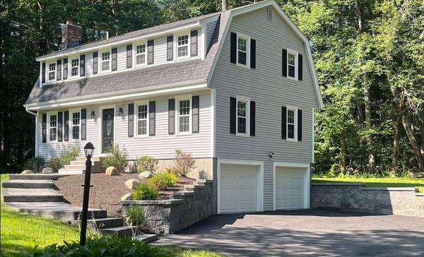 7 Oakwood ST, Windham, NH 03087